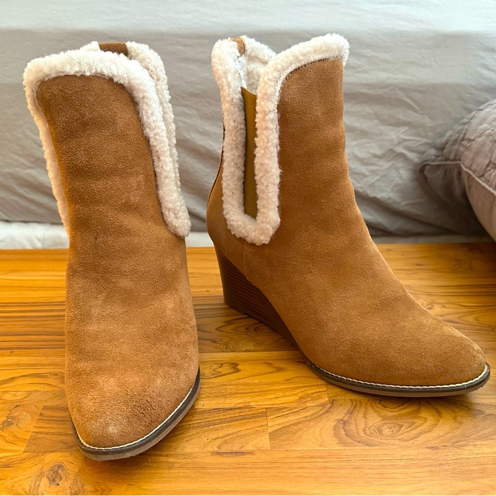 SOLD 💥 Andre Assous Cognac Suede / Shearling wedge Booties 9